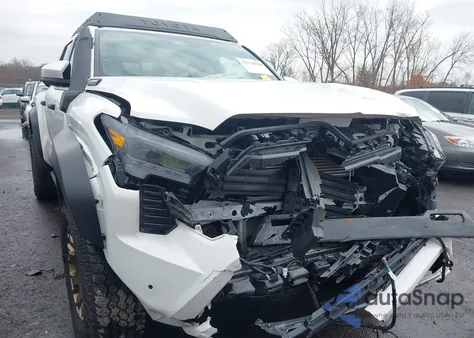 2024 Toyota Tacoma Hybrid Trailhunter из США, поврежденный, VIN 3TYLF5LN5RT010215